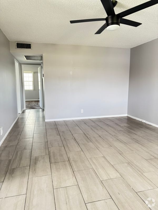 Building Photo - 165 Fanshaw D Rental