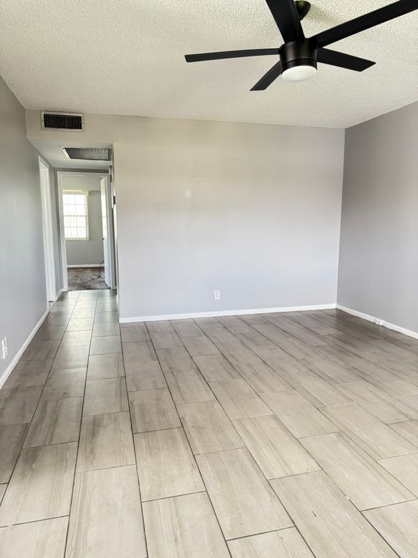 Building Photo - 165 Fanshaw D Rental