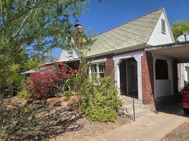 Photo - 1406 E Earll Dr