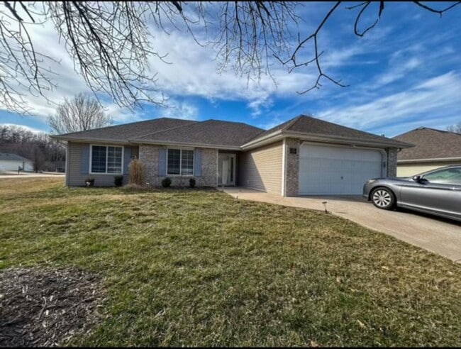Building Photo - Impressive 3 Bed 2 Bath House In 7 Oaks!