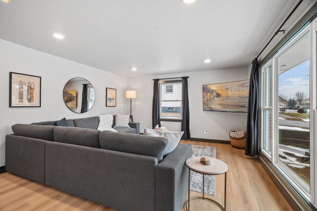 Photo - 1418 S Ridge Rd