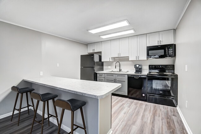 Building Photo - Poplar Ridge Apartments