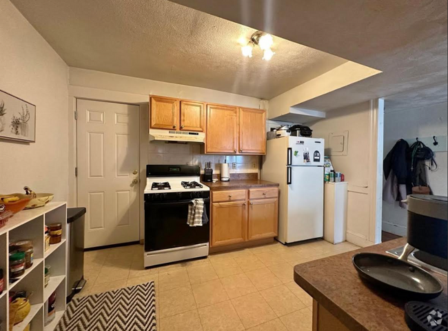 Building Photo - 223 Summer St Unit 2L Rental