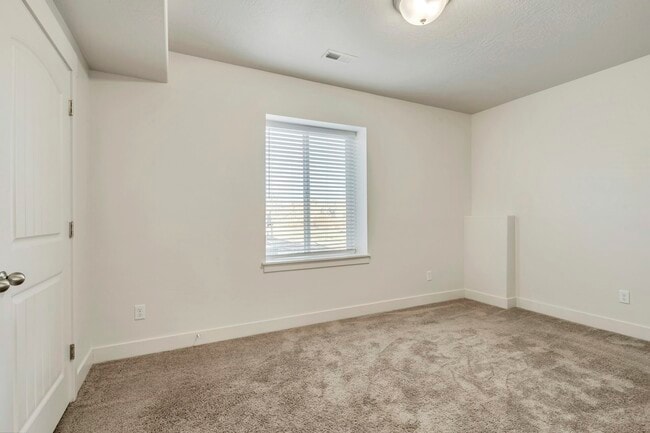 Photo - 4763 Silver Ridge Rd Unit B