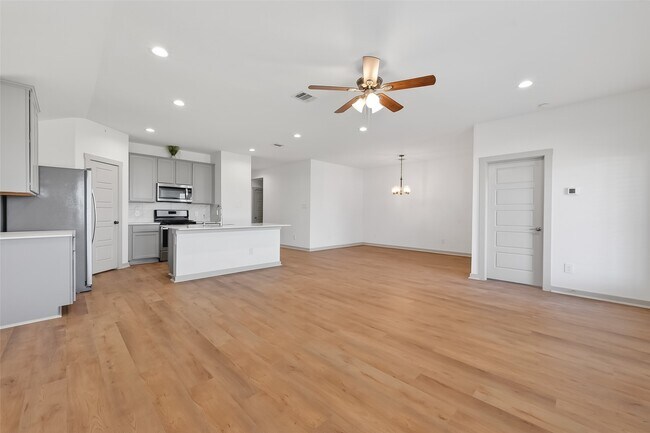 Photo - 827 Silver Kettle Dr