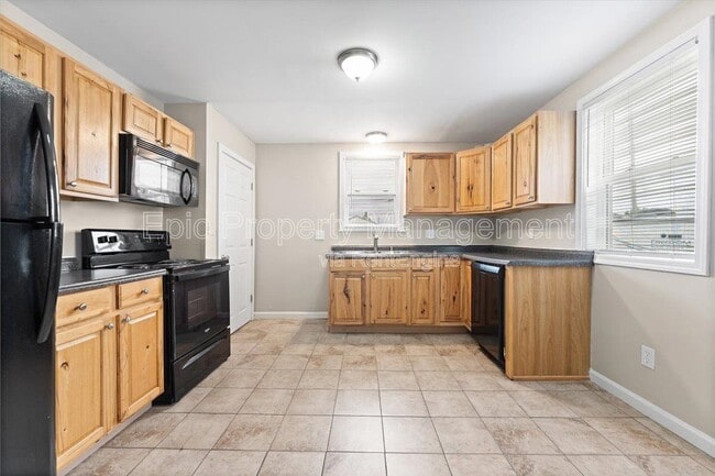 Photo - 647 Elm St
