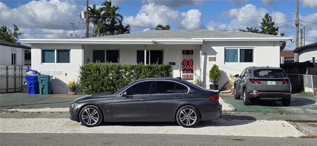 Building Photo - 5911 SW 6th St Unit 2