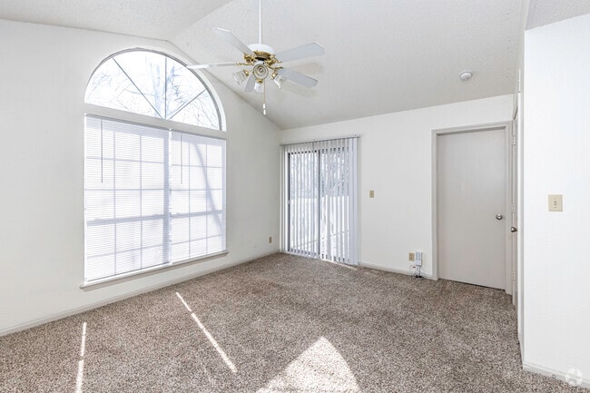 1BA, 1BR - 650SF