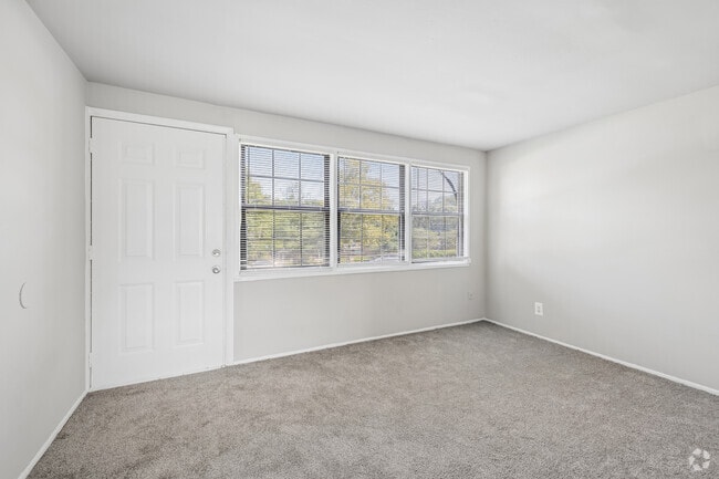 2BR, 1BA - 820SF - Living Room