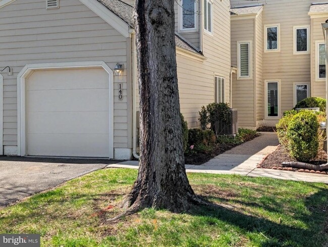 Photo - 140 Westbury Ct