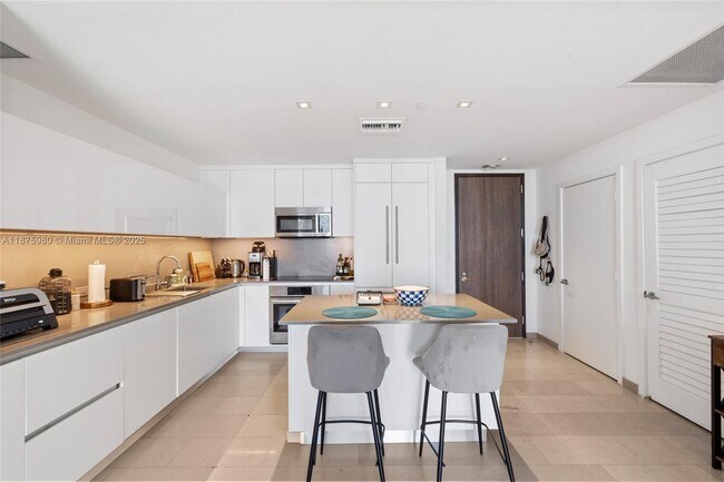 Photo - 88 SW 7th St Unit 1205