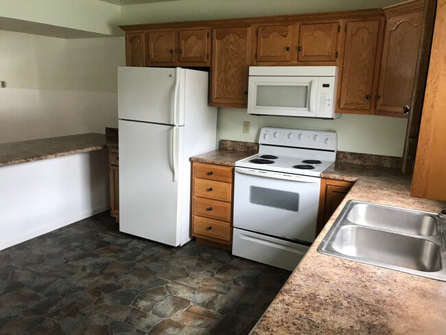 Photo - 9 - 13 E Verity St.