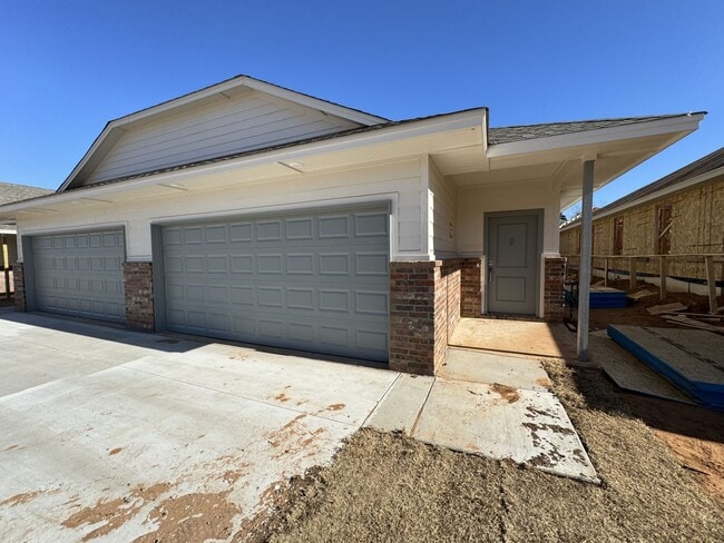 Building Photo - Luxury 3 Bedroom 2 Bathroom Duplex with 2 Car Garage in Bethany, Ok (ALL appliances included)