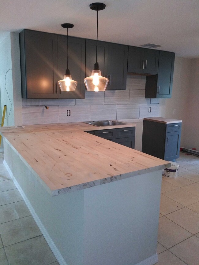 Photo - 1195 Green Ave