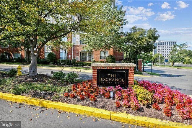Building Photo - 4860 Eisenhower Ave Unit 388 Rental