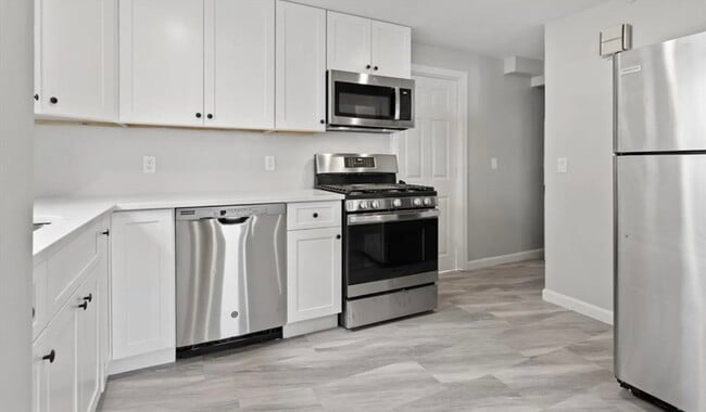 Building Photo - 3 Sagamore St Unit 2L