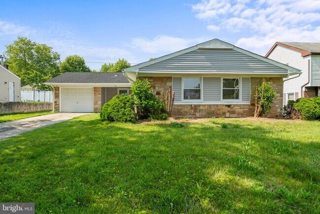 Photo - 29 Hinsdale Ln
