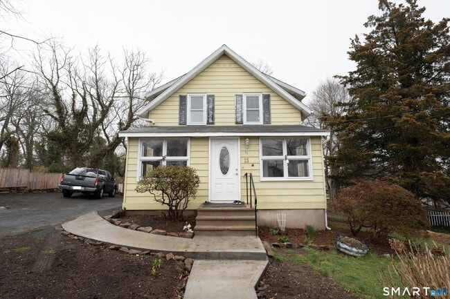 Building Photo - 25 Vera St