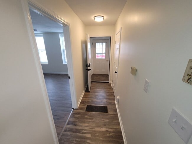 Photo - 510 W 5th St Unidad A Main Floor