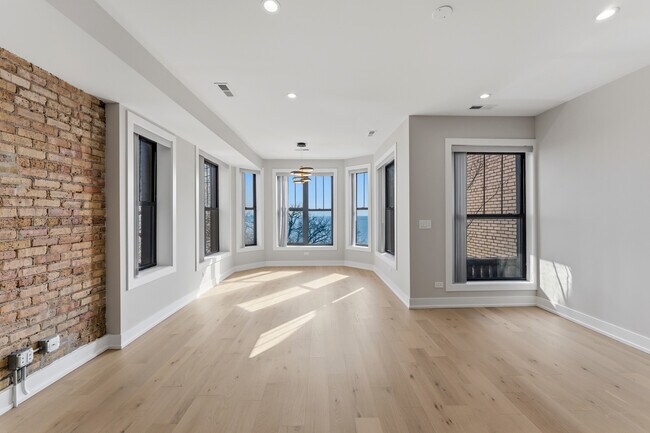 Photo - 7516 N Eastlake Terrace Unit 1