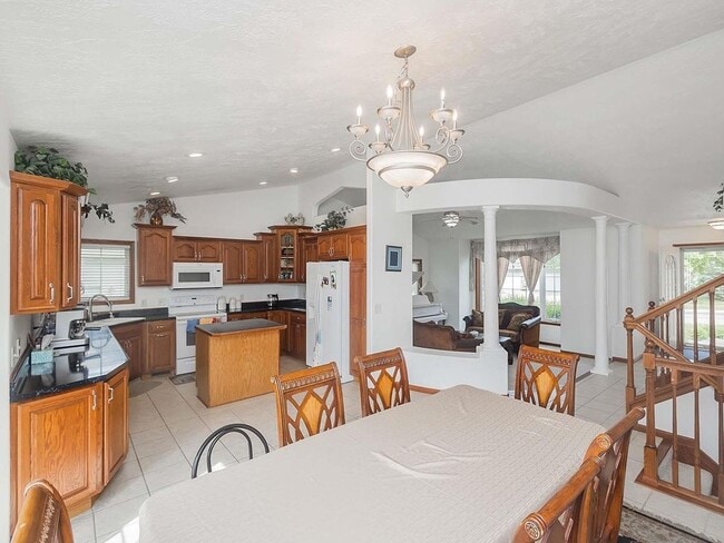 Photo - 809 S Outlook Dr