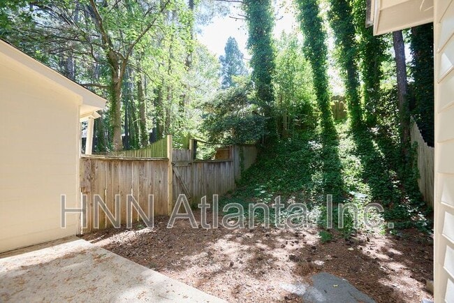 Photo - 5646 Executive Way