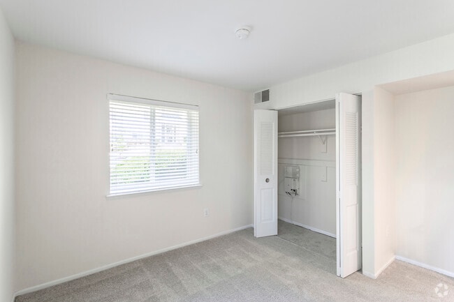 1 BR, 1 BA - 704 SF
