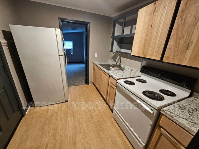 Building Photo - 215 N Logan St Unit D Rental