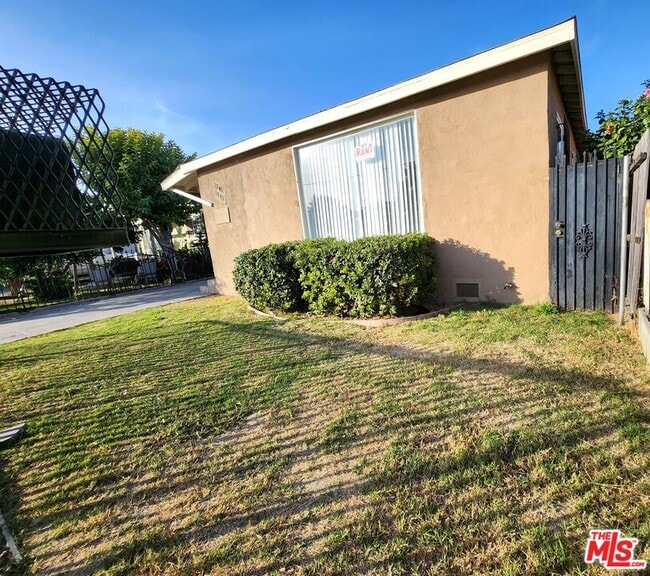 Building Photo - 1241 E 80th St