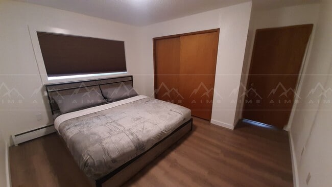 933 W 20th Ave Unit B