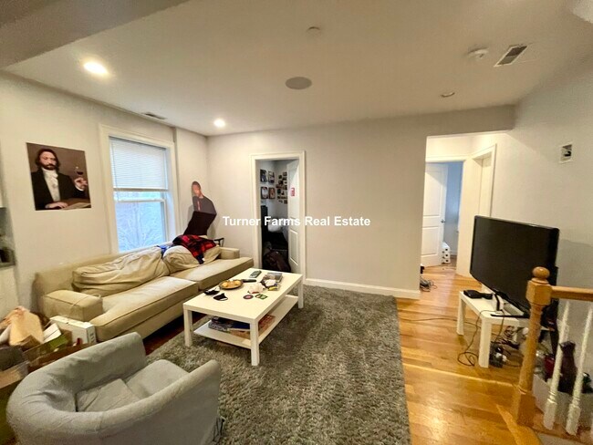 Photo - 721 Parker St