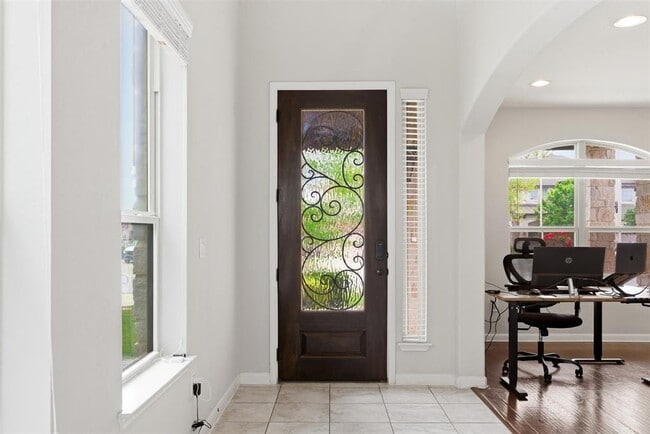 Photo - 2409 Muzzie Ln