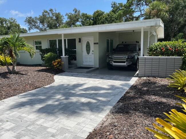 Building Photo - 2236 Datura St Rental