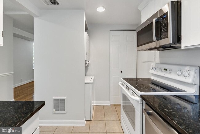 Photo - 2804 S Abingdon St