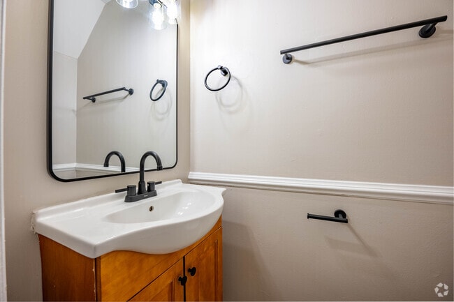 2 habitaciones, 1,5 baños, 1000 pies cuadrados, baño