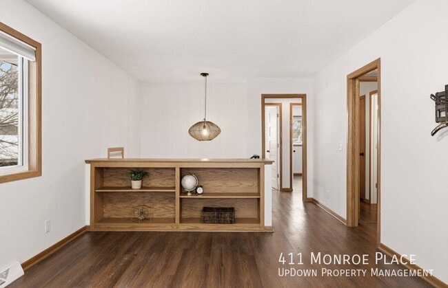 Photo - 411 Monroe Pl