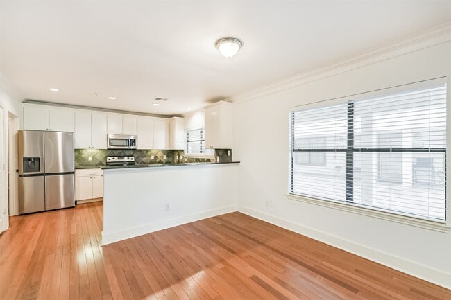Building Photo - 1342 Rutland St Unit 212 Rental