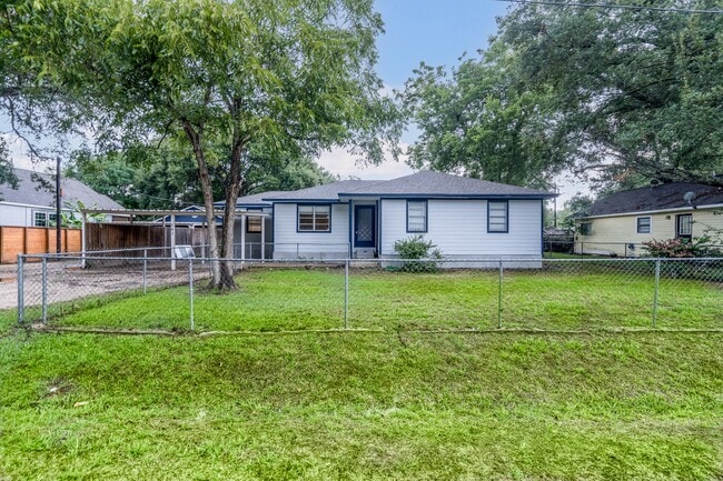 Photo - 503 Carrell St