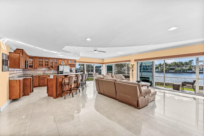 Photo - 1166 Hillsboro Mile Unit 8