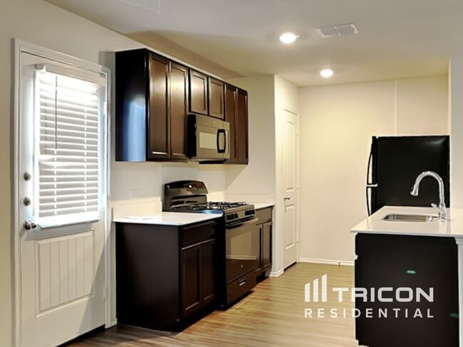 Photo - 5632 McClelland St