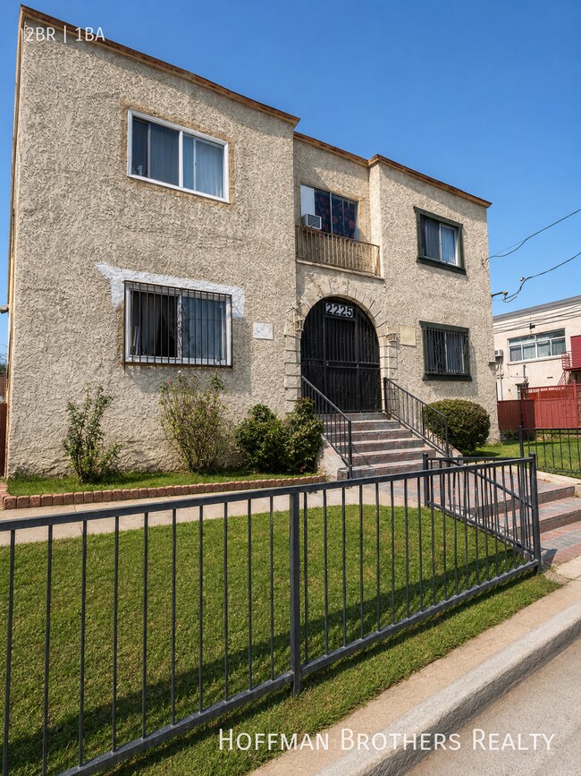 2225 Michigan Ave Unidad 5