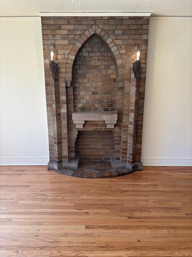 Building Photo - 607 E 10th Ave Unit 10