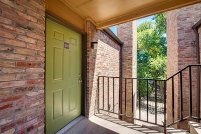 2703_north_buckner_boulevard_6021611_002 - Springhollow Apartments