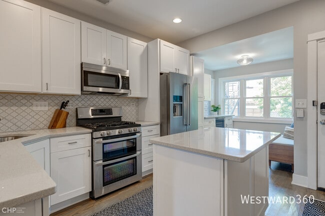 Photo - 2344 N Oakley Ave Unit 2