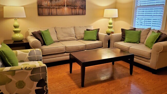 Photo - 433 Montgomery St Unidad b