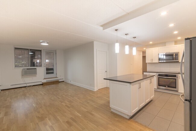 Photo - 4800 Maisonneuve Blvd W Unit 208