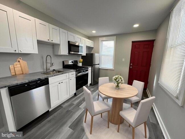 Photo - 2718 E Madison St