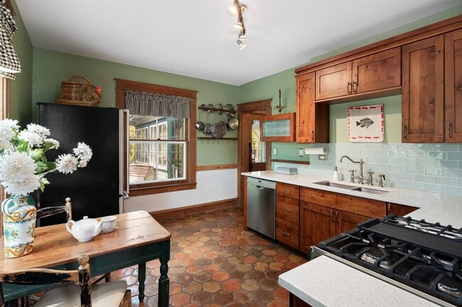 Photo - 703 Church Ave