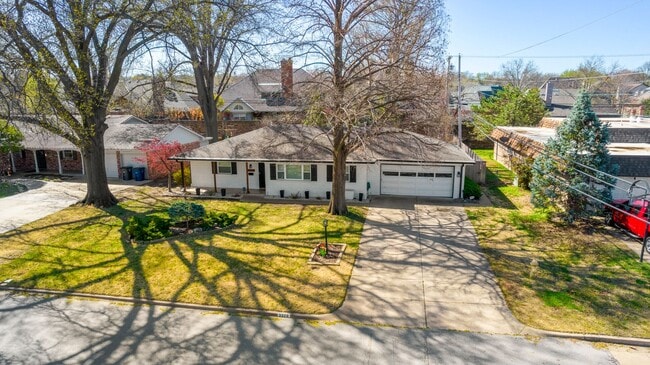 Gorgeous Mid-Century Home Newly Renovated From Top To Bottom - Inside And Outside - With Newer Wi... - Gorgeous Mid-Century Home Newly Renovated From Top To Bottom - Inside And Outside - With Newer Wi...