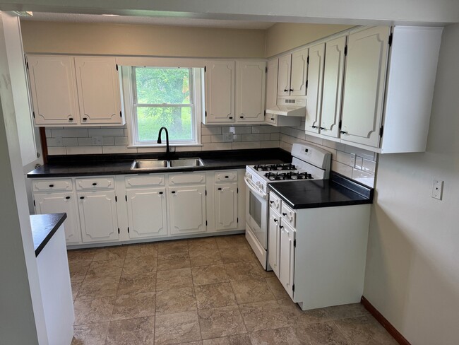 Photo - 840 Parkview Ct Unit B